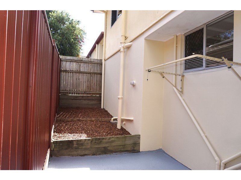 1/17 Enid Avenue, Southport QLD 4215