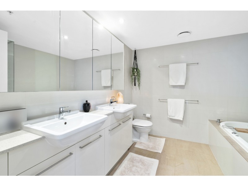 2904/22 Surf Parade, Broadbeach QLD 4218