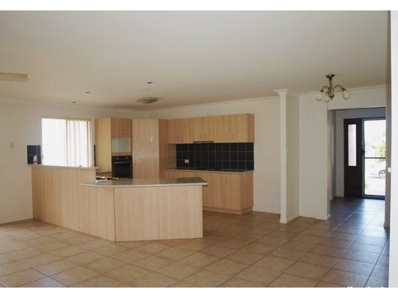 24 Corrimal Place, Sandstone Point QLD 4511