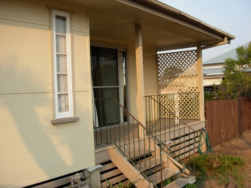 4 George St, Newtown QLD 4305