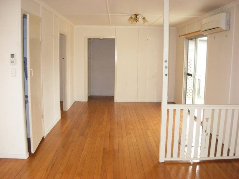 4 George St, Newtown QLD 4305