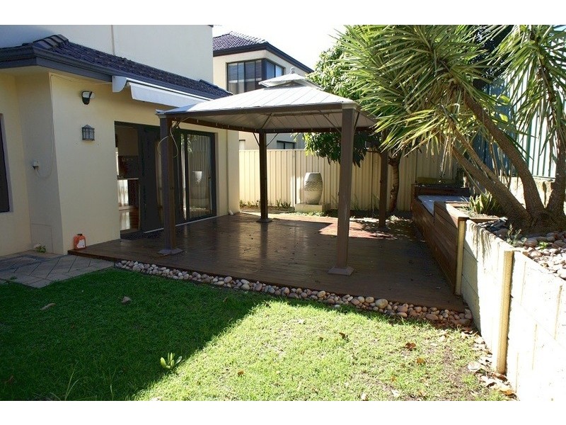 8 Dornie Place, Ardross WA 6153