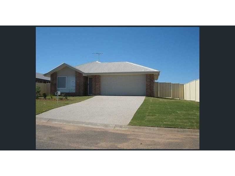 11 Lightening Street, Emerald QLD 4720