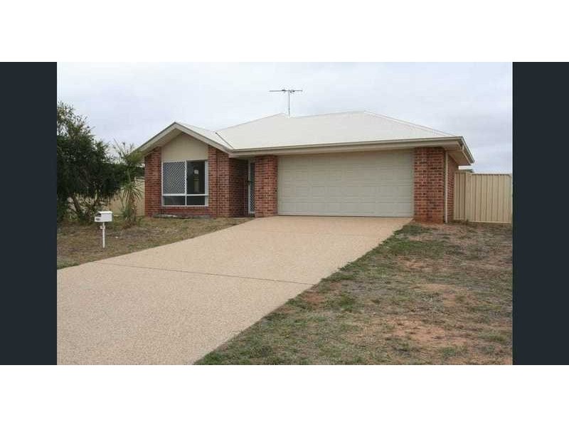 11 Lightening Street, Emerald QLD 4720