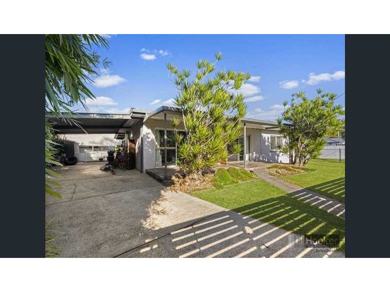 8 Newton Ave, Southport QLD 4215