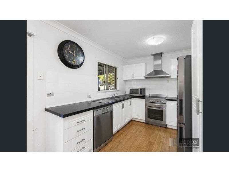 8 Newton Ave, Southport QLD 4215