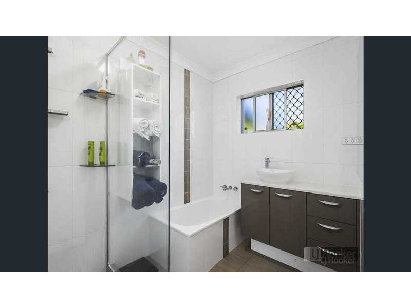 8 Newton Ave, Southport QLD 4215