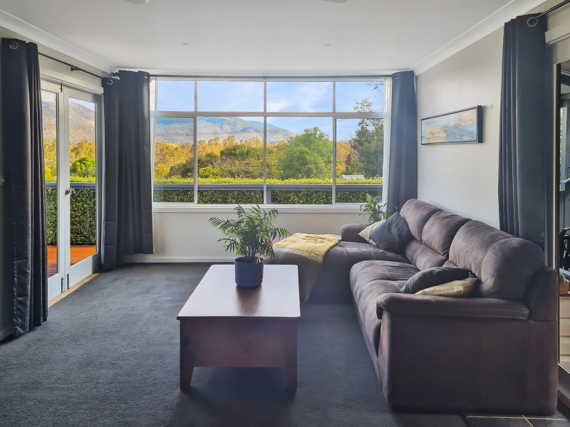 24 Centre Avenue, Eildon VIC 3713