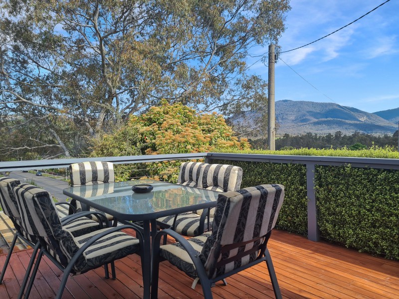 24 Centre Avenue, Eildon VIC 3713