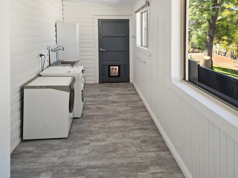 24 Centre Avenue, Eildon VIC 3713