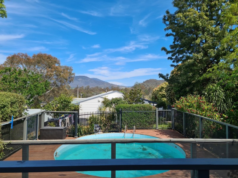 24 Centre Avenue, Eildon VIC 3713