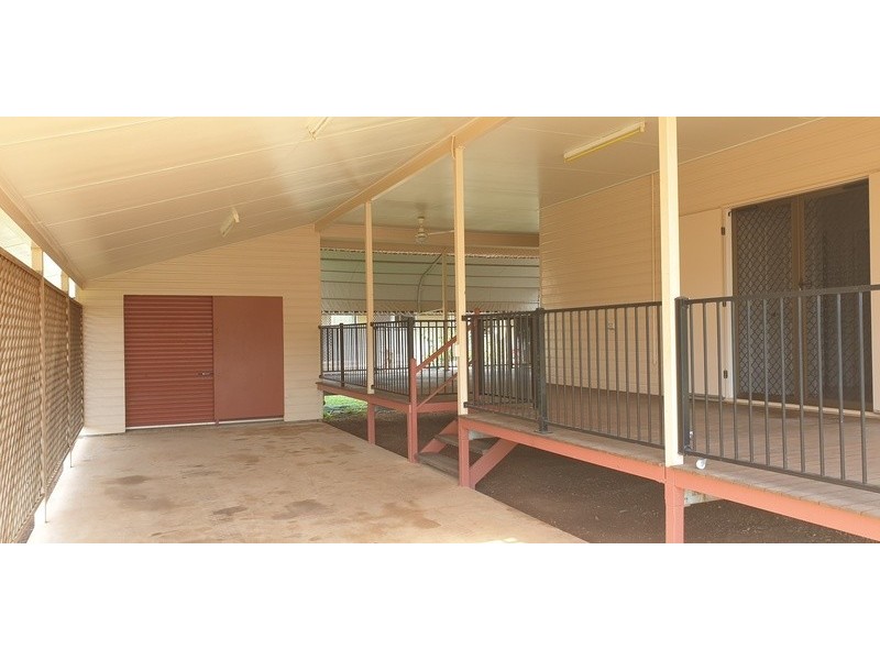 33 Pandanus Parade, Nanum QLD 4874