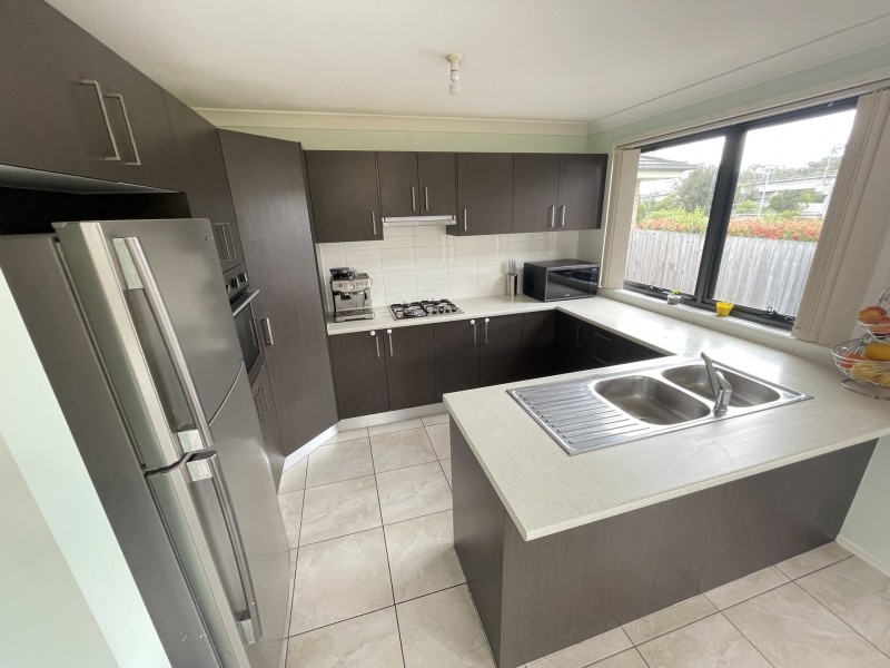 18 Glory Road, Glenfield NSW 2167