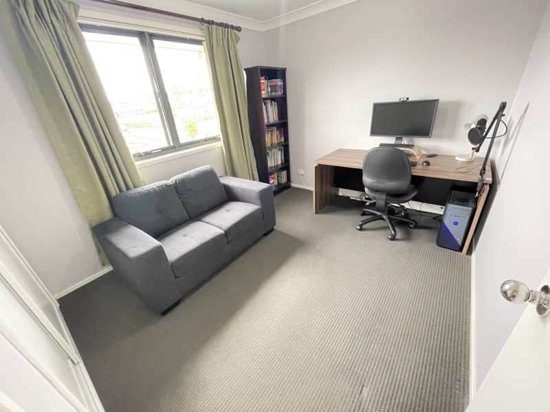18 Glory Road, Glenfield NSW 2167