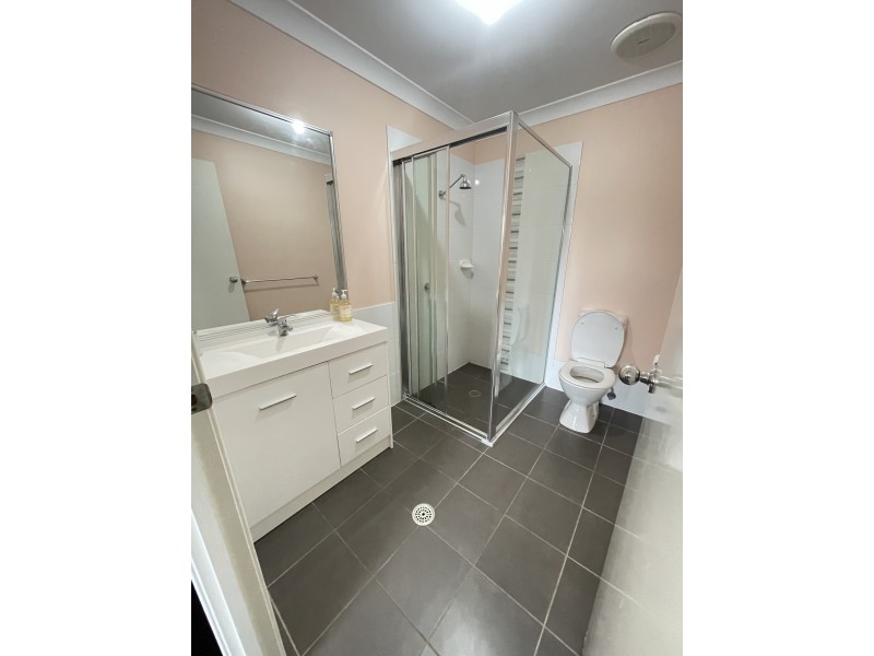 18 Glory Road, Glenfield NSW 2167