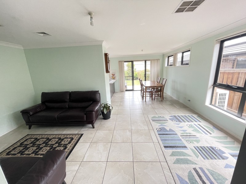 18 Glory Road, Glenfield NSW 2167