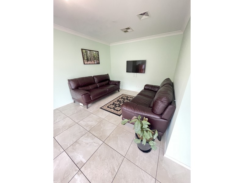 18 Glory Road, Glenfield NSW 2167