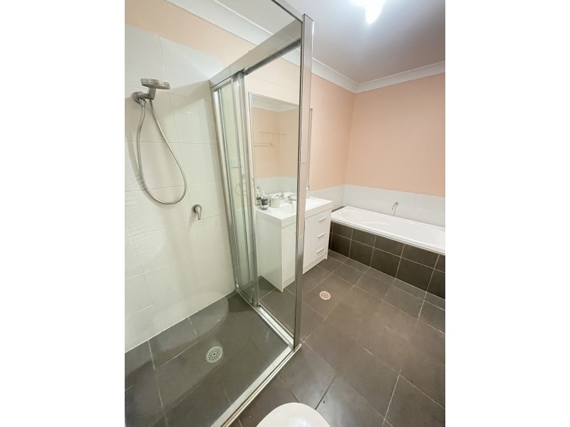 18 Glory Road, Glenfield NSW 2167