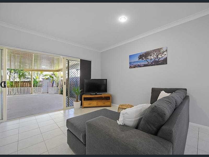 5 Grenada Court, Varsity Lakes QLD 4227