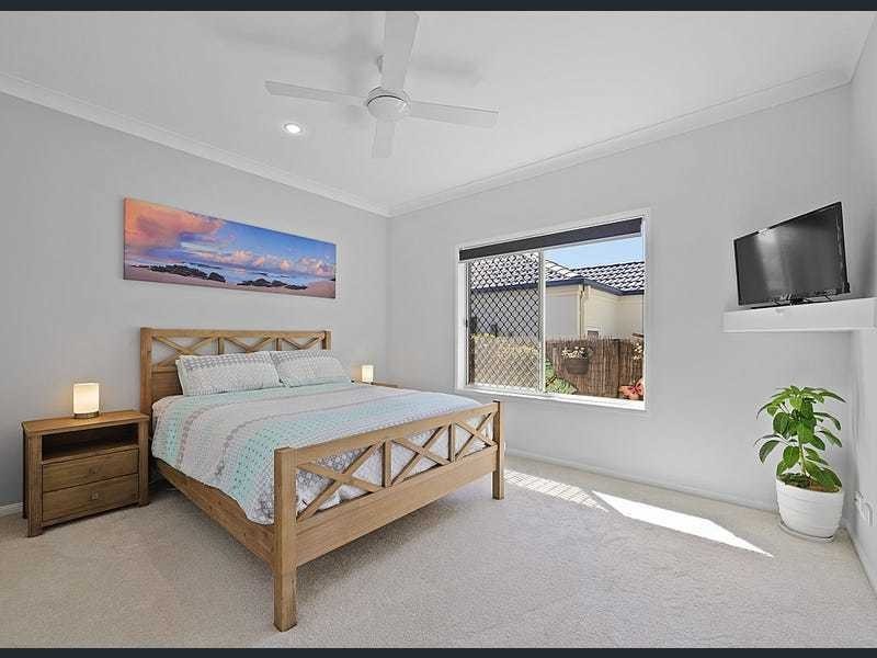 5 Grenada Court, Varsity Lakes QLD 4227