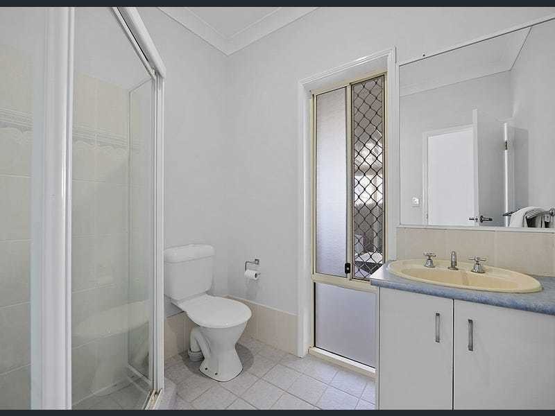 5 Grenada Court, Varsity Lakes QLD 4227