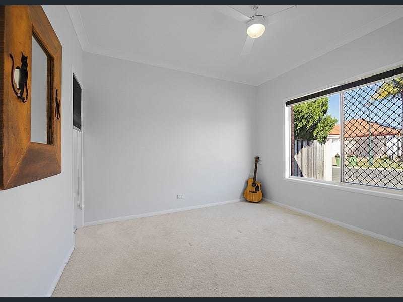 5 Grenada Court, Varsity Lakes QLD 4227