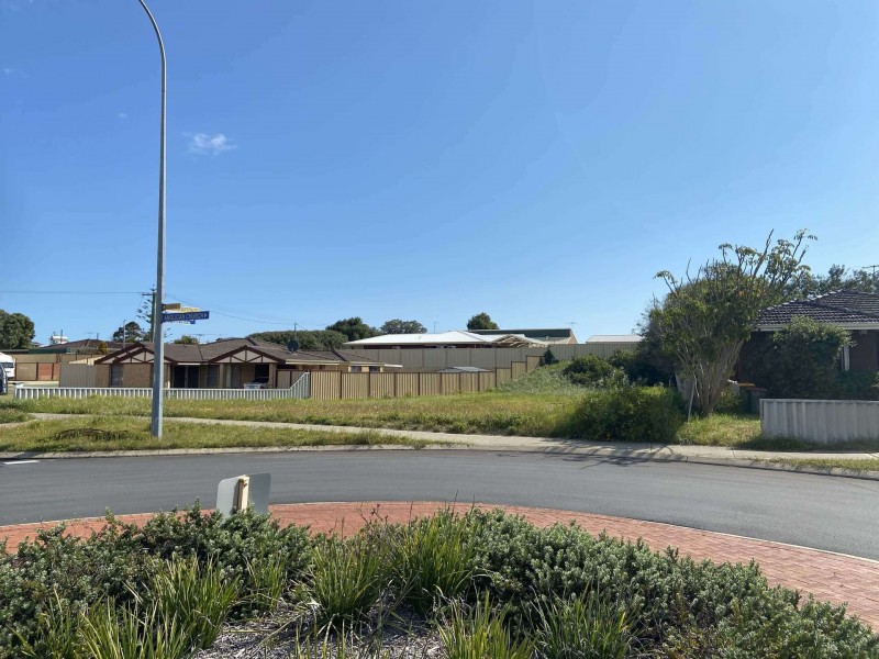 75 Currie Street, Waikiki WA 6169