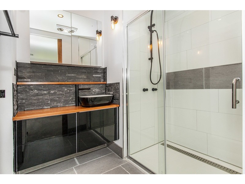 1/18 Third Avenue, Dandenong North VIC 3175