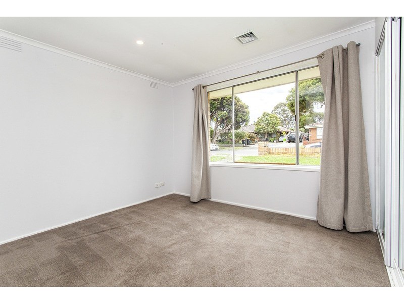 1/18 Third Avenue, Dandenong North VIC 3175