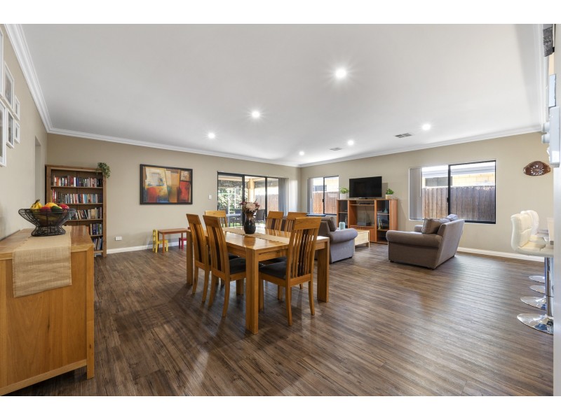 13 Ontario Grove, Success WA 6164