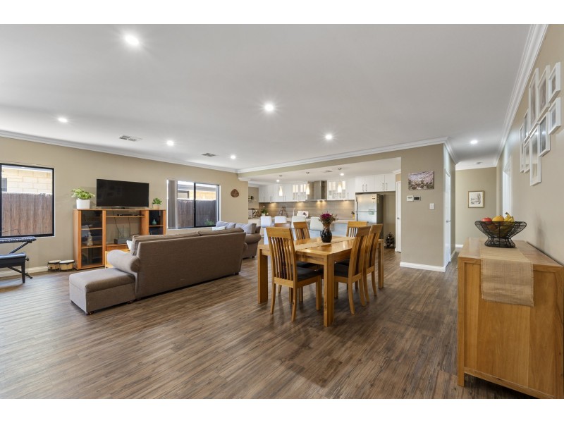 13 Ontario Grove, Success WA 6164