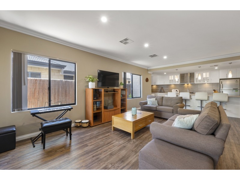 13 Ontario Grove, Success WA 6164