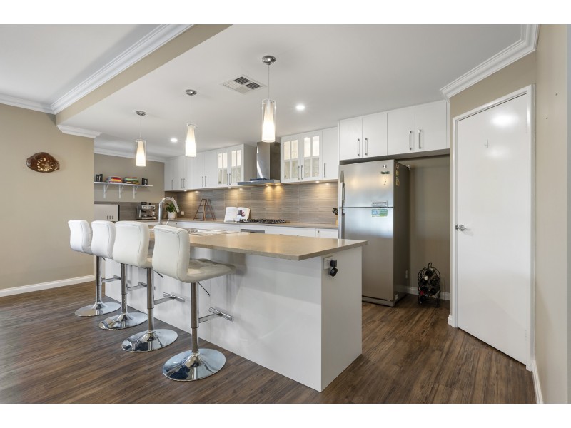 13 Ontario Grove, Success WA 6164