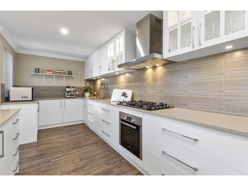 13 Ontario Grove, Success WA 6164