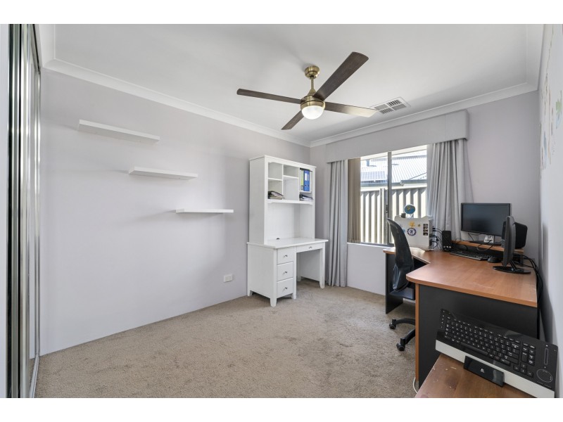 13 Ontario Grove, Success WA 6164