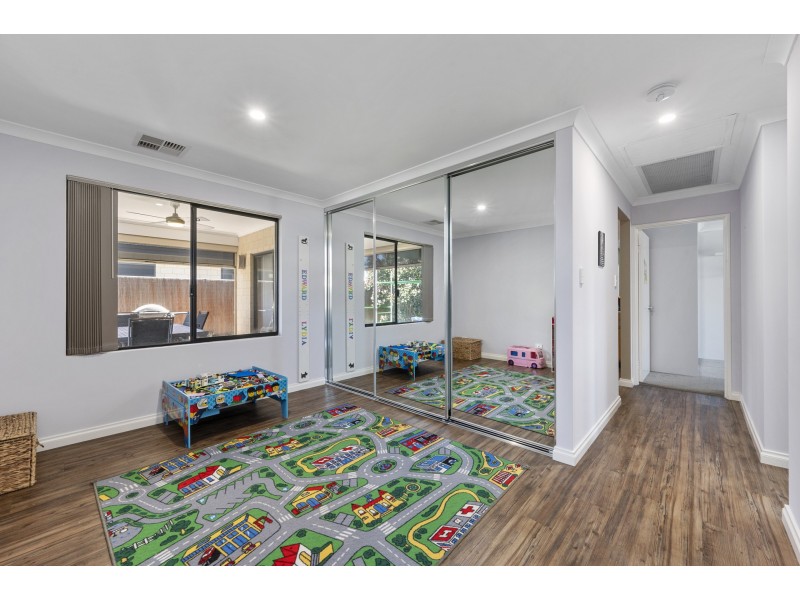 13 Ontario Grove, Success WA 6164