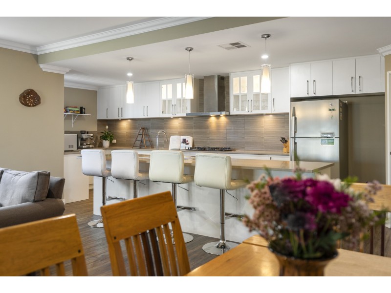 13 Ontario Grove, Success WA 6164