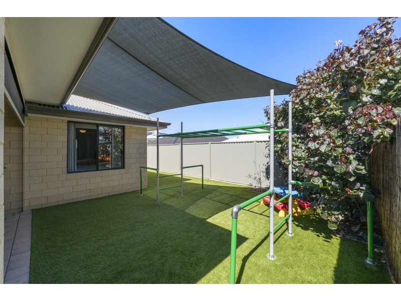 13 Ontario Grove, Success WA 6164
