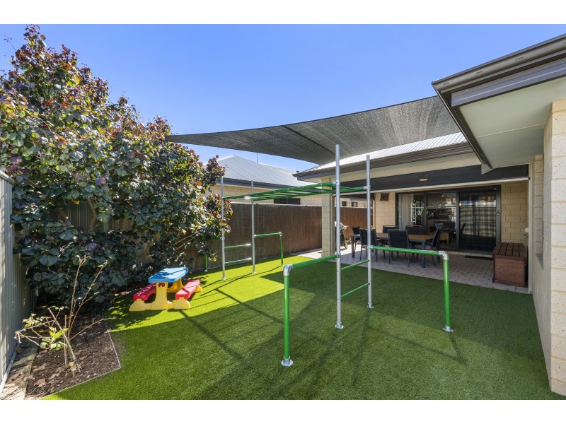 13 Ontario Grove, Success WA 6164