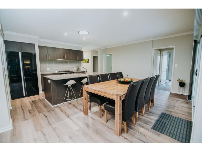 8 Preston Street, Ormeau Hills QLD 4208