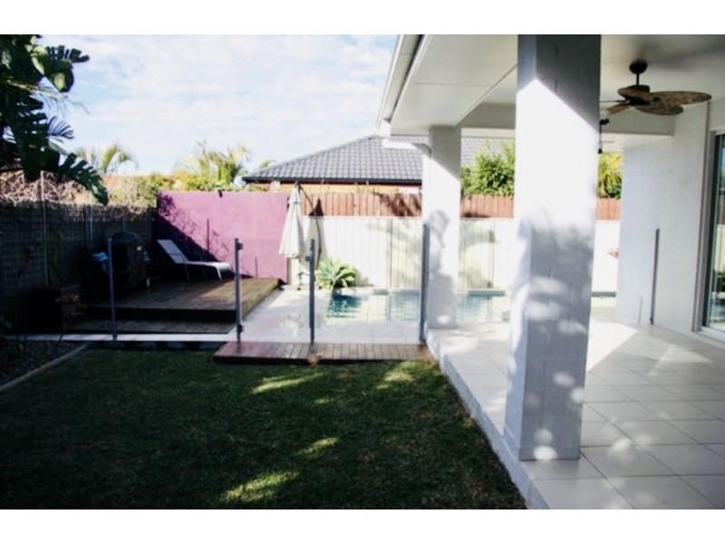 Sandstone Point QLD 4511