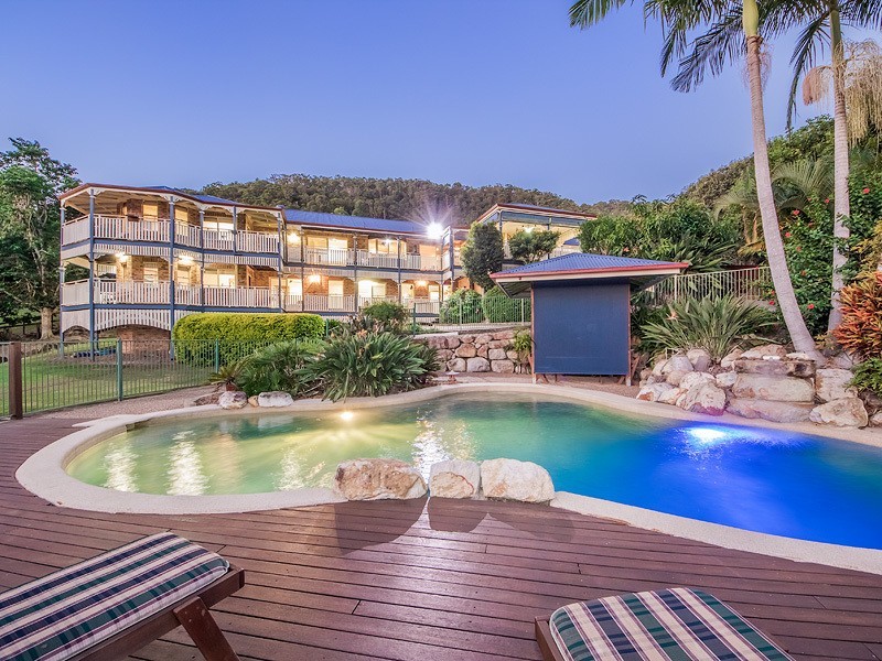 118 Crest Hill Drive, Wongawallan QLD 4210