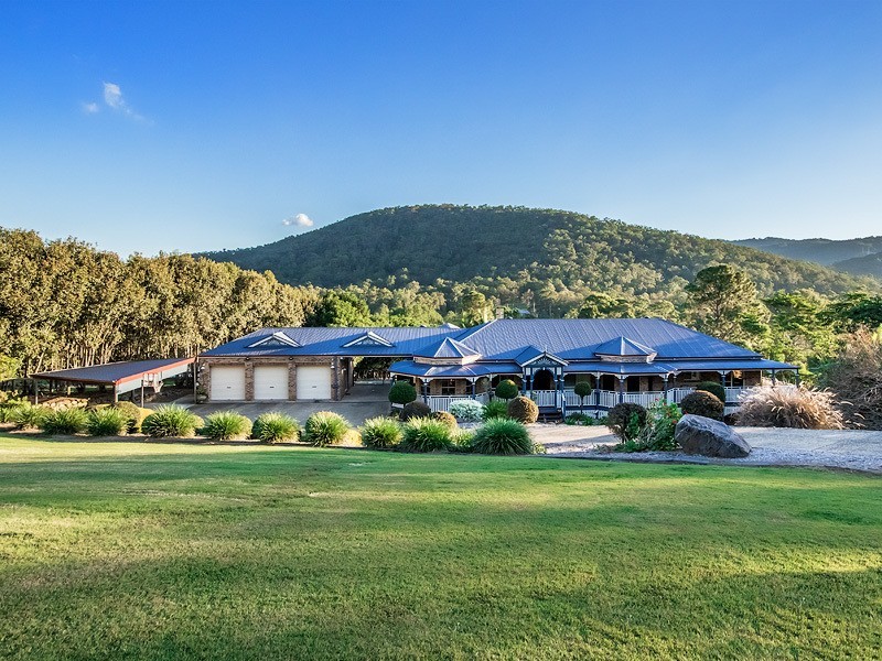 118 Crest Hill Drive, Wongawallan QLD 4210