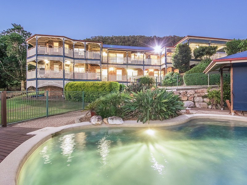 118 Crest Hill Drive, Wongawallan QLD 4210