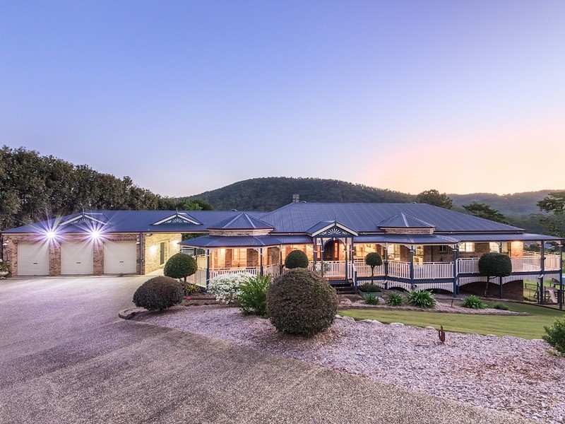118 Crest Hill Drive, Wongawallan QLD 4210