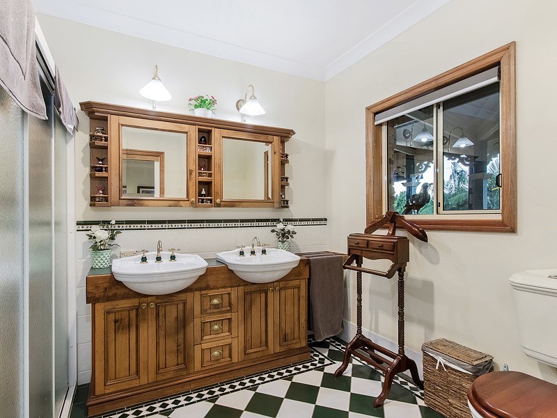 118 Crest Hill Drive, Wongawallan QLD 4210