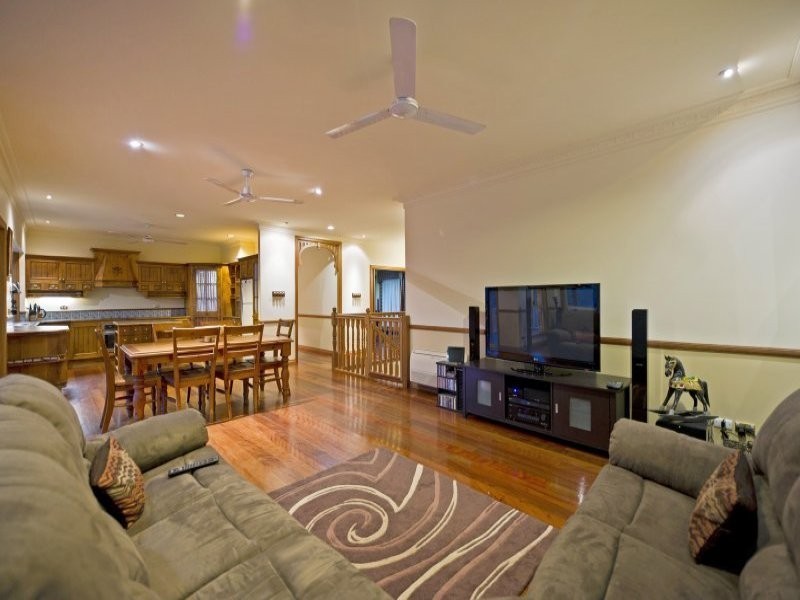 118 Crest Hill Drive, Wongawallan QLD 4210