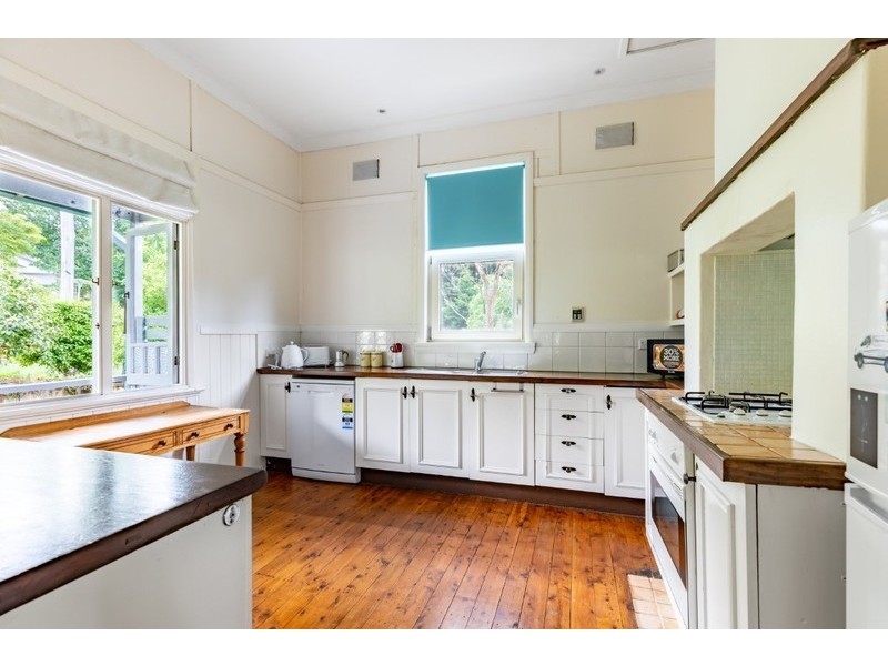 30 Hume Ave, Wentworth Falls NSW 2782