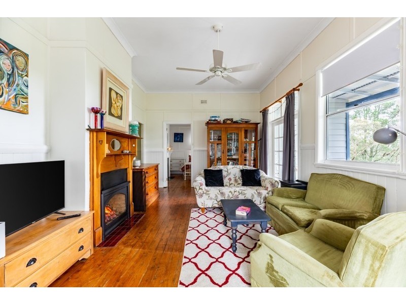 30 Hume Ave, Wentworth Falls NSW 2782