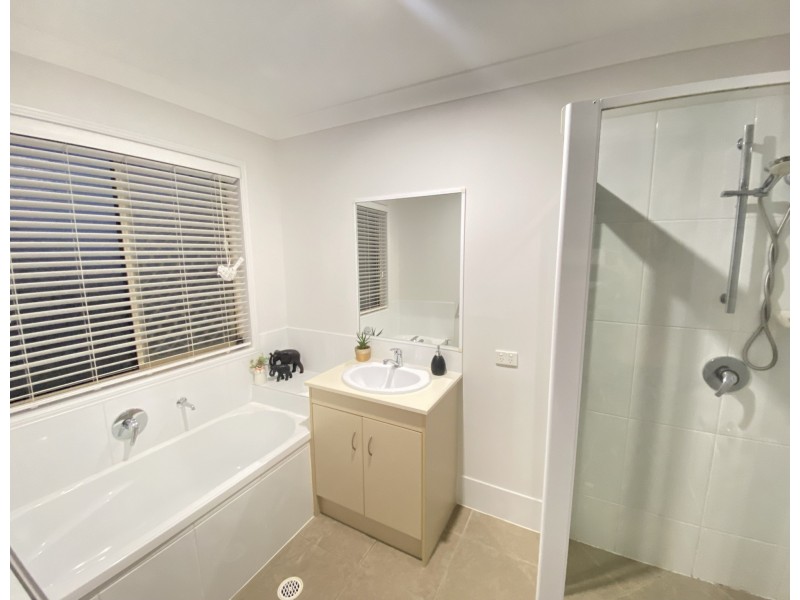 4 Natasha Street, Ormeau QLD 4208